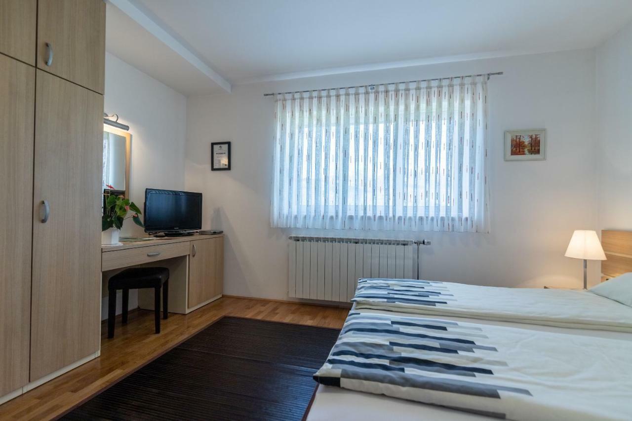 Apartments And Room Robert Korenica Ngoại thất bức ảnh