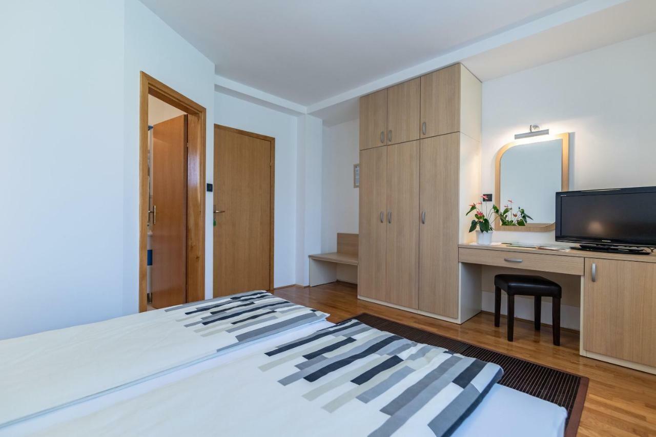 Apartments And Room Robert Korenica Ngoại thất bức ảnh