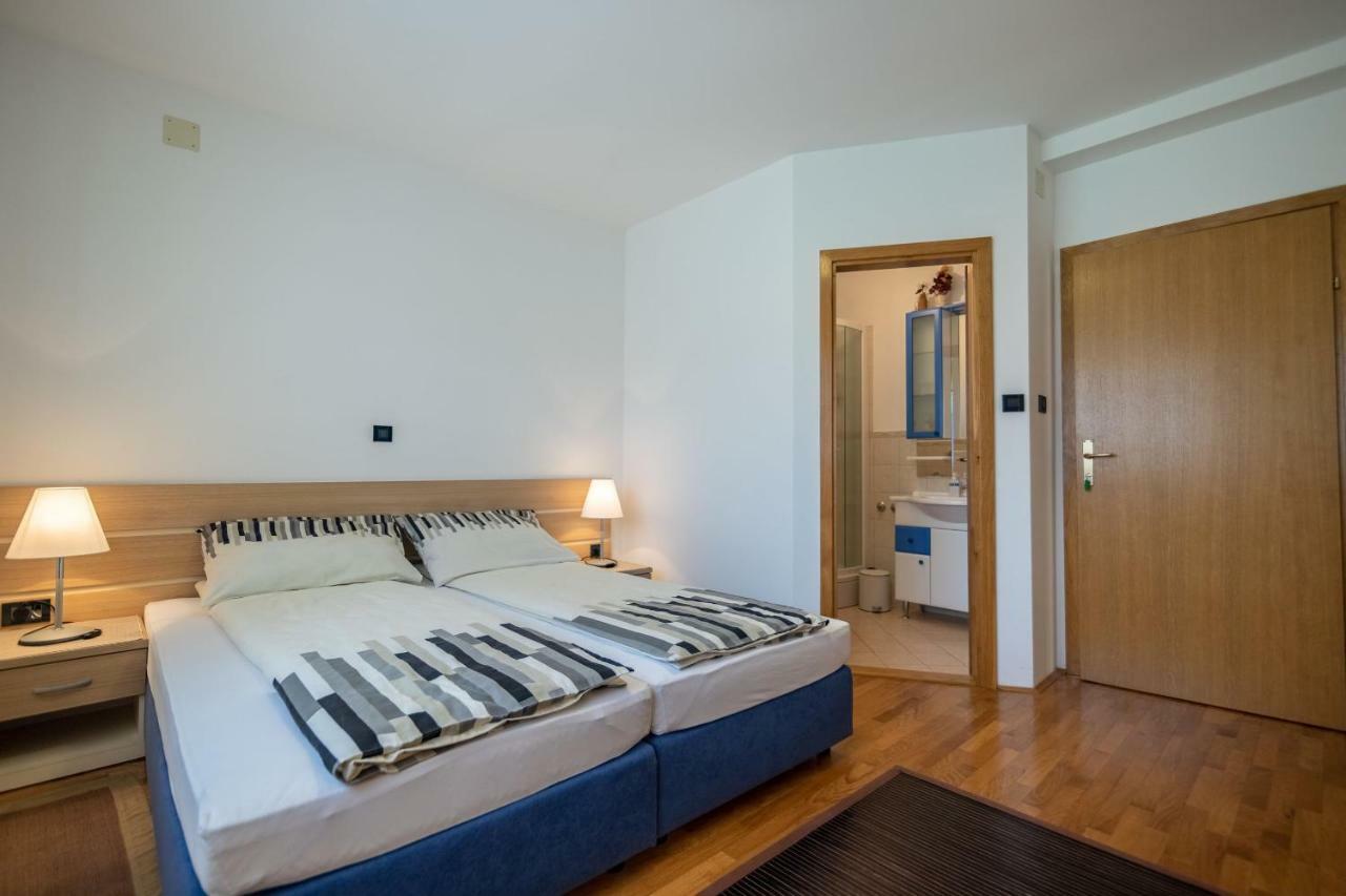 Apartments And Room Robert Korenica Ngoại thất bức ảnh